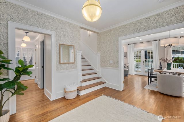 5265 16th Avenue NE, Seattle, WA 98105