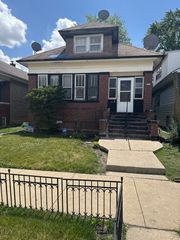 5425 W Kamerling Avenue, Chicago, IL 60651