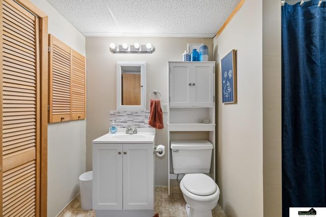 5259 Goldenrod Circle, Lincoln, NE 68512