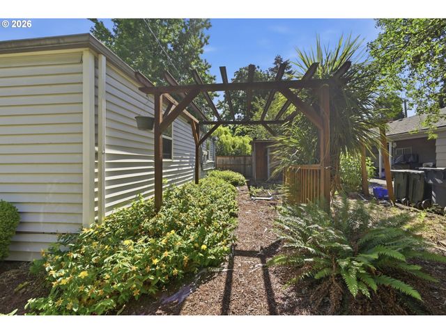 1205 TAYLOR St, Eugene, OR 97402