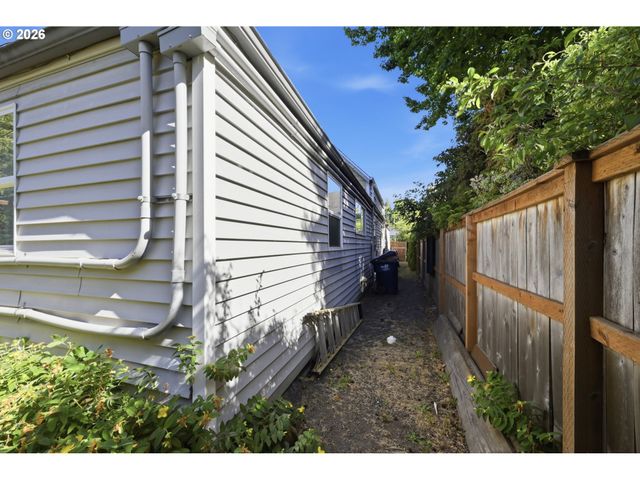 1205 TAYLOR St, Eugene, OR 97402