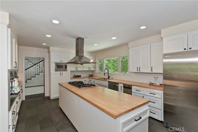 28411 North Shore Road, Lake Arrowhead, CA 92352