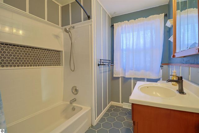 406 Larry Place, Mt Pleasant, MI 48858