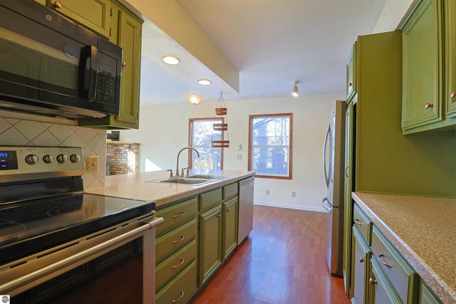 406 Larry Place, Mt Pleasant, MI 48858