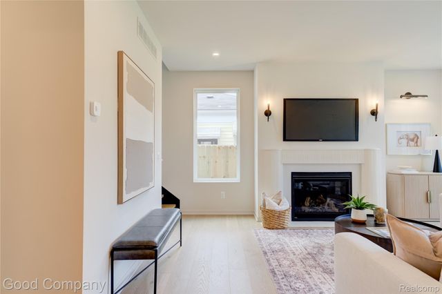 1816 Clifton Avenue, Royal Oak, MI 48073