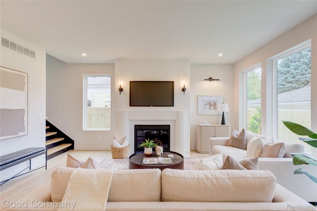 1816 Clifton Avenue, Royal Oak, MI 48073