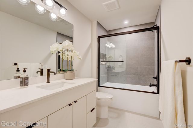 1816 Clifton Avenue, Royal Oak, MI 48073