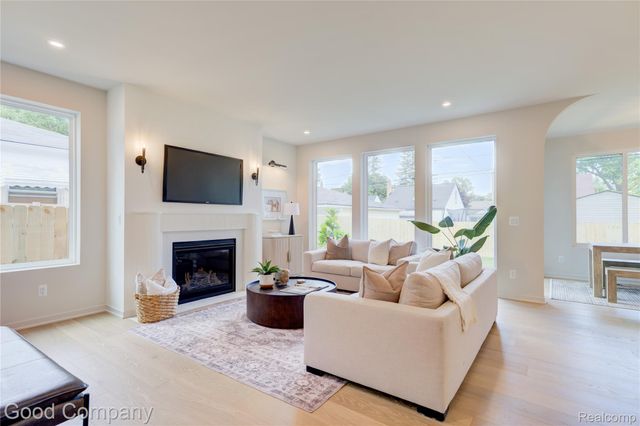 1816 Clifton Avenue, Royal Oak, MI 48073