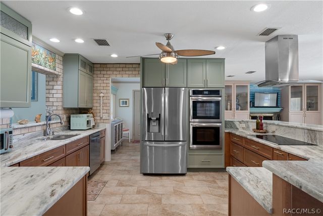 2160 N Watersedge Drive, Crystal River, FL 34429