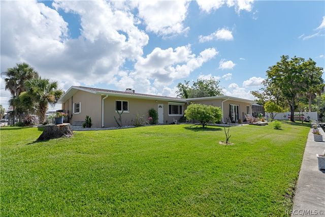 2160 N Watersedge Drive, Crystal River, FL 34429