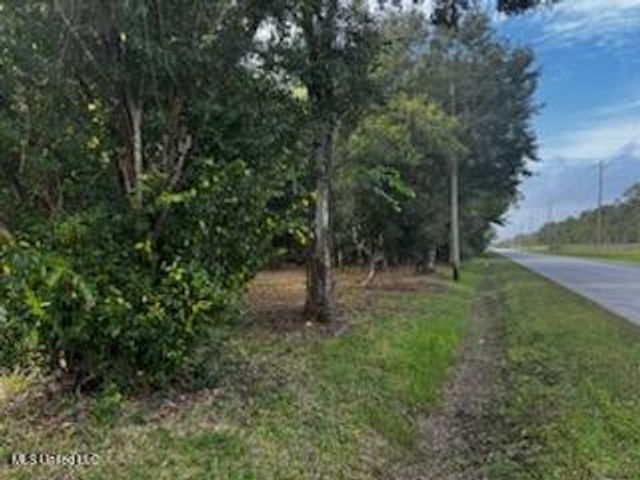 214 S Central Avenue, Waveland, MS 39576