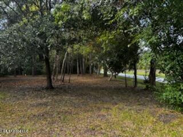 214 S Central Avenue, Waveland, MS 39576