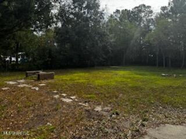 214 S Central Avenue, Waveland, MS 39576