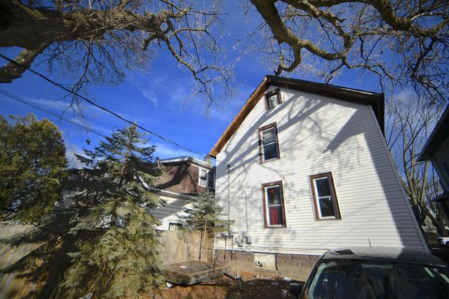 2521 N 51st STREET, Abbotsford, WI 53210
