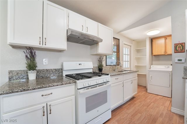 1943 Quintearo Street, Las Vegas, NV 89115