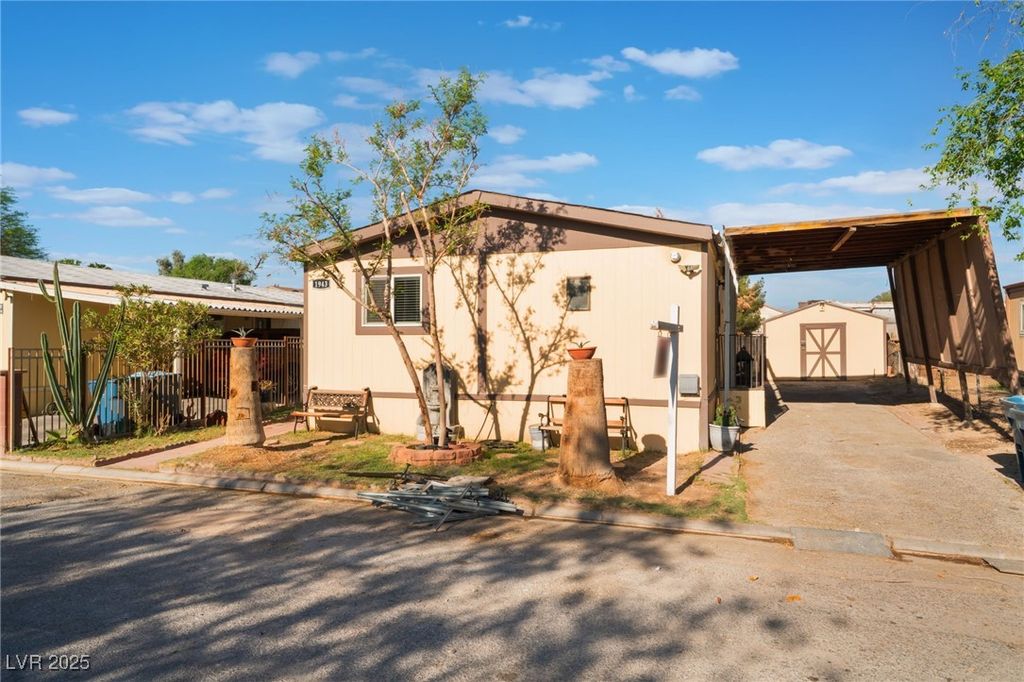 1943 Quintearo Street, Las Vegas, NV 89115