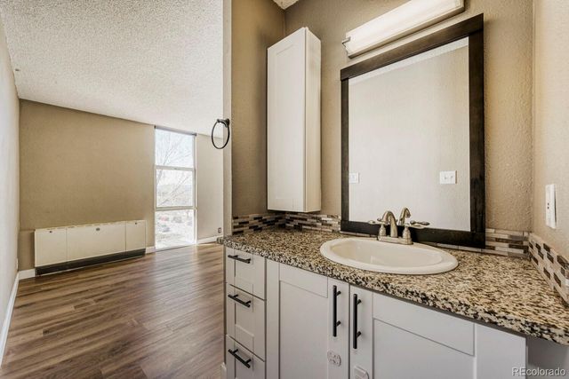 2500 S York Street 402, Denver, CO 80210