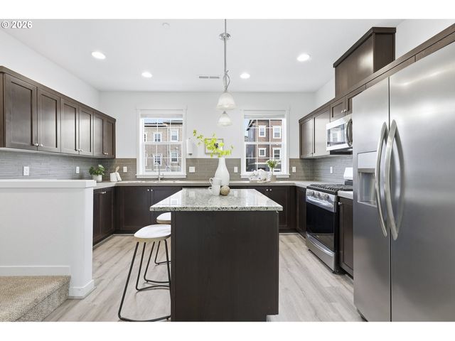 28715 Sw VILLEBOIS Dr, Wilsonville, OR 97070