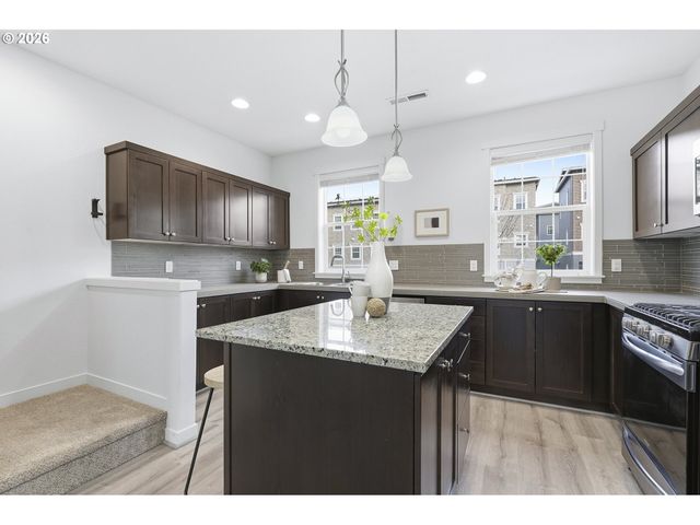 28715 Sw VILLEBOIS Dr, Wilsonville, OR 97070