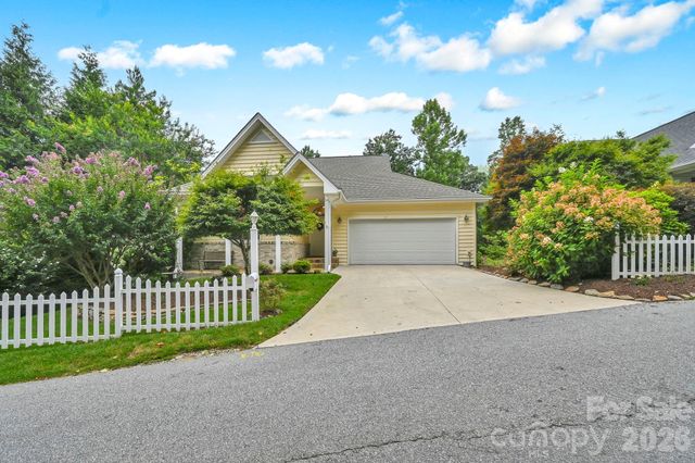 230 Carriage Summitt Way 2423, Hendersonville, NC 28791