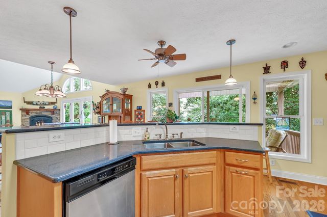 230 Carriage Summitt Way 2423, Hendersonville, NC 28791