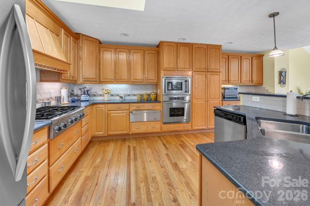 230 Carriage Summitt Way 2423, Hendersonville, NC 28791