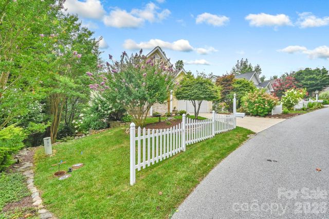 230 Carriage Summitt Way 2423, Hendersonville, NC 28791