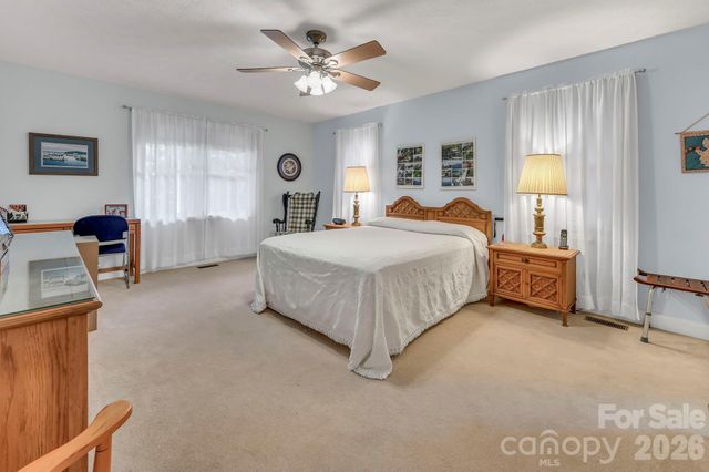 230 Carriage Summitt Way 2423, Hendersonville, NC 28791