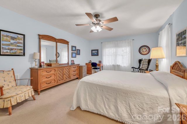 230 Carriage Summitt Way 2423, Hendersonville, NC 28791