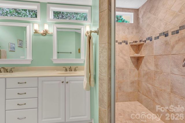 230 Carriage Summitt Way 2423, Hendersonville, NC 28791