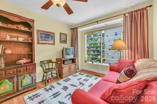 230 Carriage Summitt Way 2423, Hendersonville, NC 28791