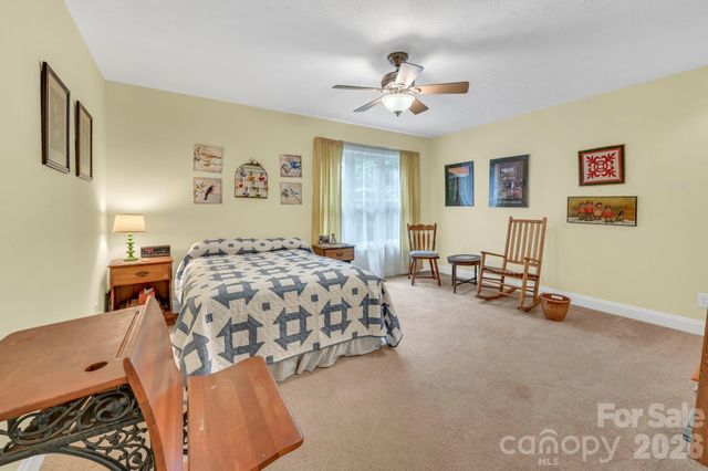 230 Carriage Summitt Way 2423, Hendersonville, NC 28791