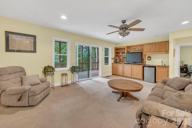 230 Carriage Summitt Way 2423, Hendersonville, NC 28791