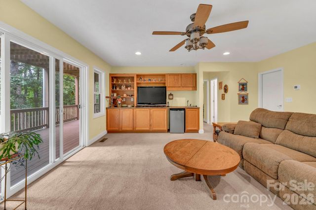 230 Carriage Summitt Way 2423, Hendersonville, NC 28791