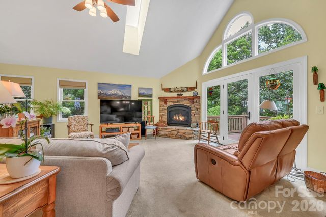 230 Carriage Summitt Way 2423, Hendersonville, NC 28791