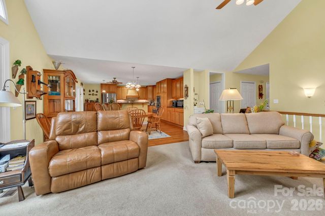 230 Carriage Summitt Way 2423, Hendersonville, NC 28791