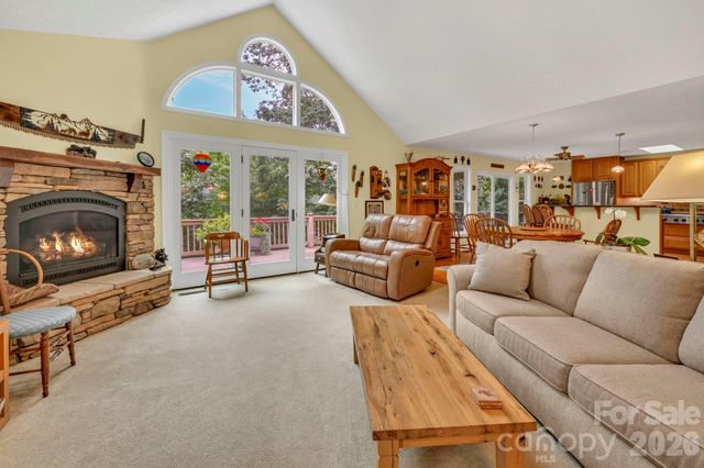 230 Carriage Summitt Way 2423, Hendersonville, NC 28791