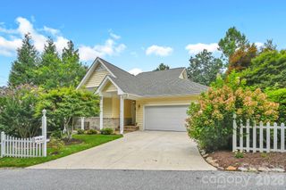 230 Carriage Summitt Way 2423, Hendersonville, NC 28791