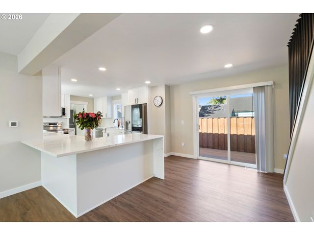 104 DEL MONTE Ave, Tillamook, OR 97141