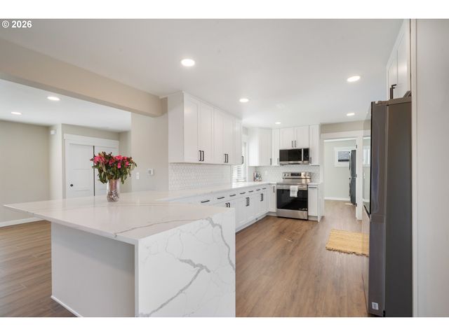104 DEL MONTE Ave, Tillamook, OR 97141