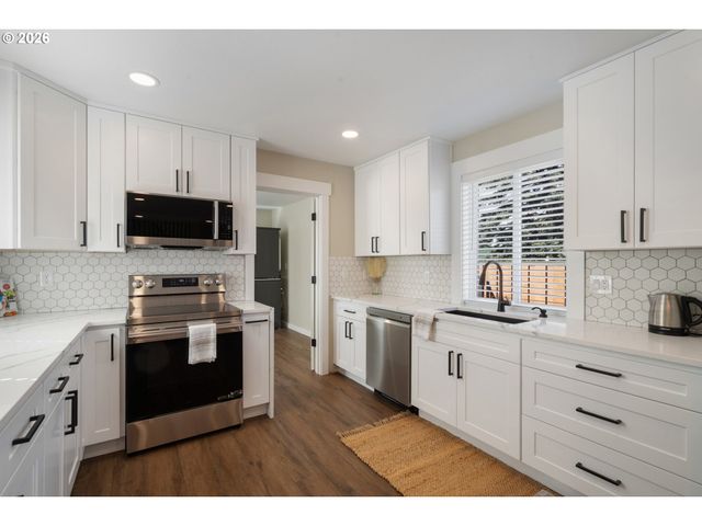 104 DEL MONTE Ave, Tillamook, OR 97141