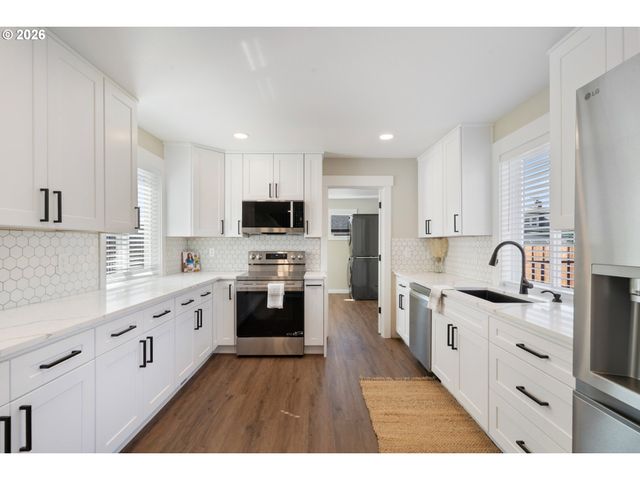 104 DEL MONTE Ave, Tillamook, OR 97141