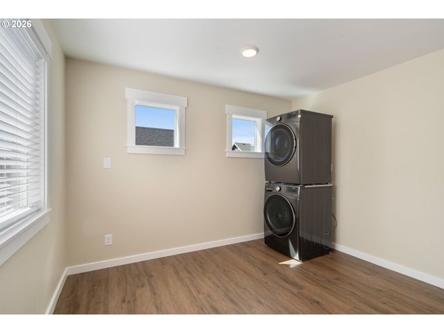 104 DEL MONTE Ave, Tillamook, OR 97141