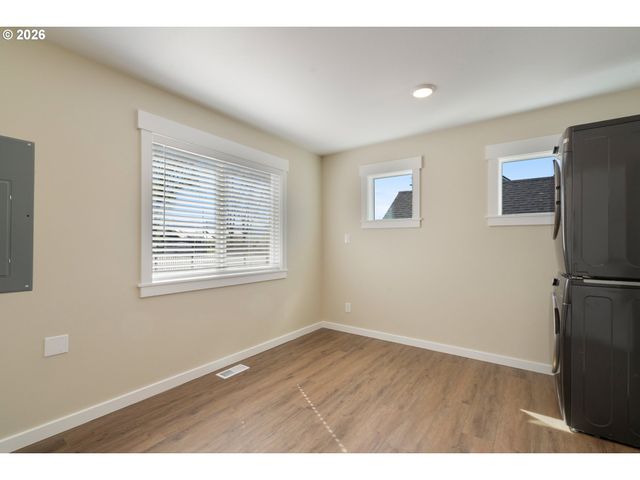 104 DEL MONTE Ave, Tillamook, OR 97141