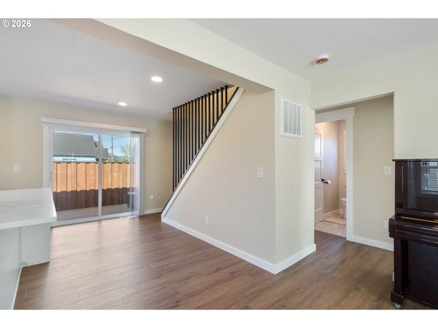 104 DEL MONTE Ave, Tillamook, OR 97141