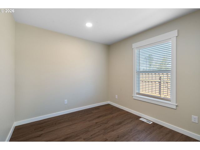 104 DEL MONTE Ave, Tillamook, OR 97141