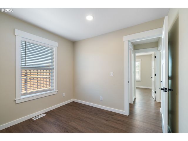 104 DEL MONTE Ave, Tillamook, OR 97141