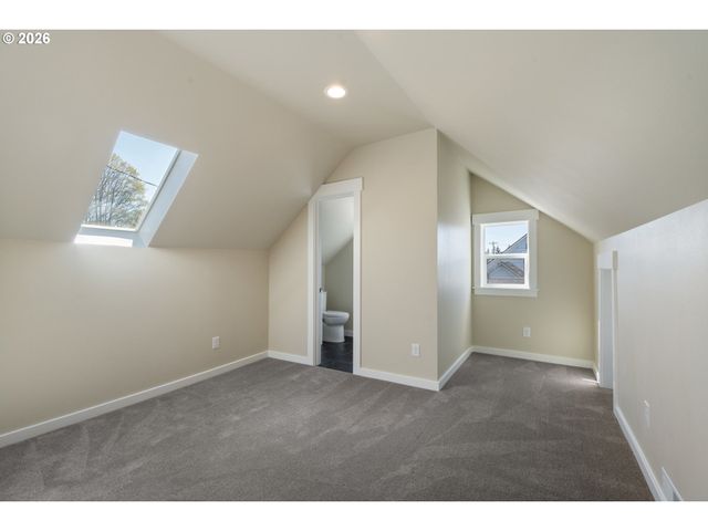 104 DEL MONTE Ave, Tillamook, OR 97141