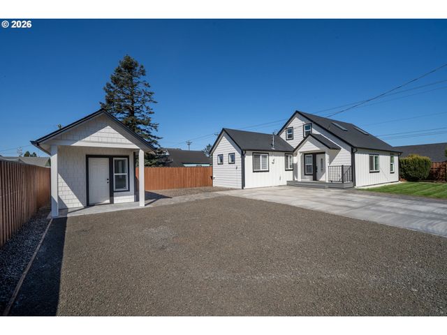 104 DEL MONTE Ave, Tillamook, OR 97141