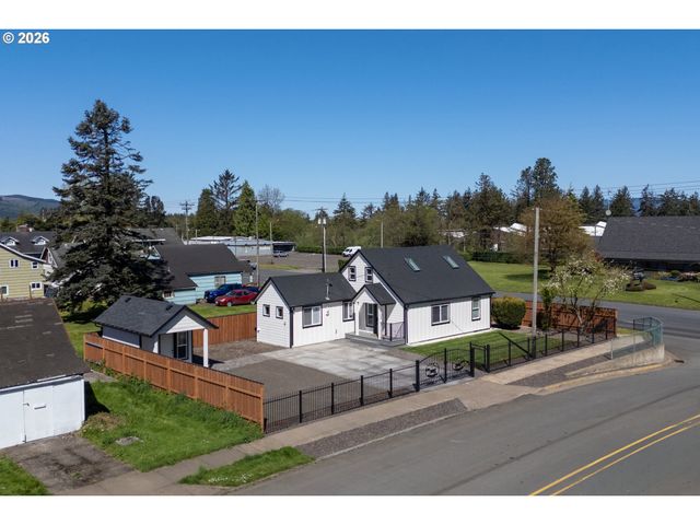 104 DEL MONTE Ave, Tillamook, OR 97141